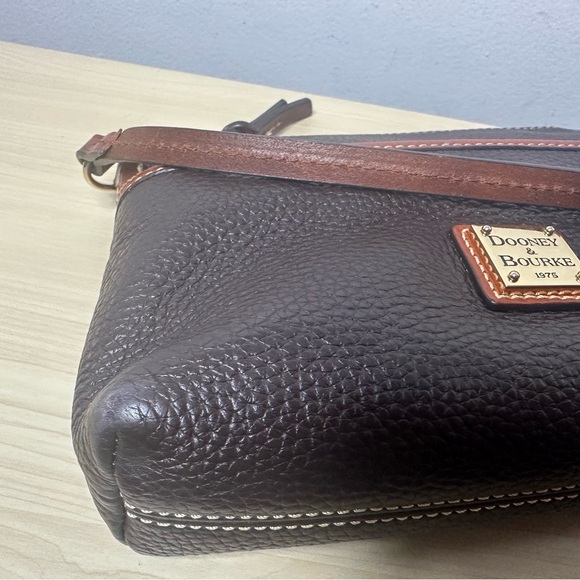 Dooney & Bourke vintage Crossbody - Picture 12 of 15